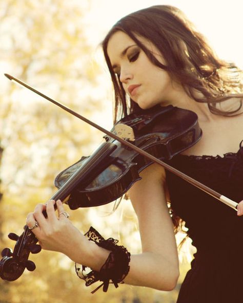 Violin Danny Ketch, Black Violin, Violin Photography, Violin Players, Violinist, Music Photography, Just Girly Things, Classical Music, Right Hand