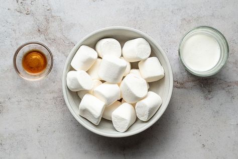 Marshmallow Sauce for Desserts Recipe Homemade Marshmallow Cream Recipe, Marshmallow Sauce, Bowl Of Ice Cream, Ice Cream Sauce, How To Make Marshmallows, Bakers Gonna Bake, Indulgent Food, Marshmallow Cream, Recipes With Marshmallows