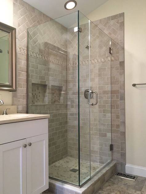 Glass Shower Doors Frameless Corner, Small Glass Shower Doors Frameless, Corner Shower Stalls For Small Bathrooms, Corner Shower Glass Door, Frameless Corner Shower Doors, Glass Showers For Small Bathrooms, Corner Shower Door Ideas, Corner Glass Shower Ideas, Glass Shower Ideas