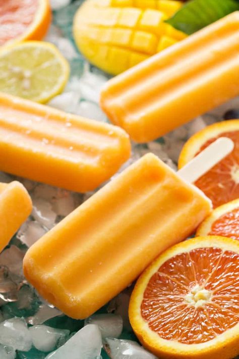 These healthy popsicles are an easy homemade recipe made with 3 ingredients! No dairy and no refined sugar, it is easily customizable! Homemade Orange Juice, Homemade Fruit Popsicles, Healthy Popsicle Recipes, Healthy Popsicles, Fruit Pops, Postre Keto, Fruit Popsicles, No Dairy, Homemade Popsicles