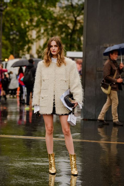 Chanel Street Style, Paris Streets, Paris Street Style Spring, 2020 Street Style, Street Style Spring, Fashion Week Spring 2020, Streets Of Paris, London Street Style, Tokyo Fashion