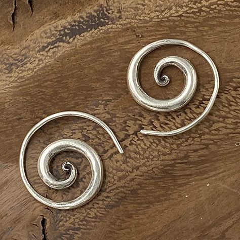 Silver Earrings Aesthetic, Fake Gauges, Handmade Silver Jewellery, Earrings Aesthetic, Swirl Earrings, Heirlooms Jewelry, Spiral Earrings, Hoops Earrings, Earrings Simple