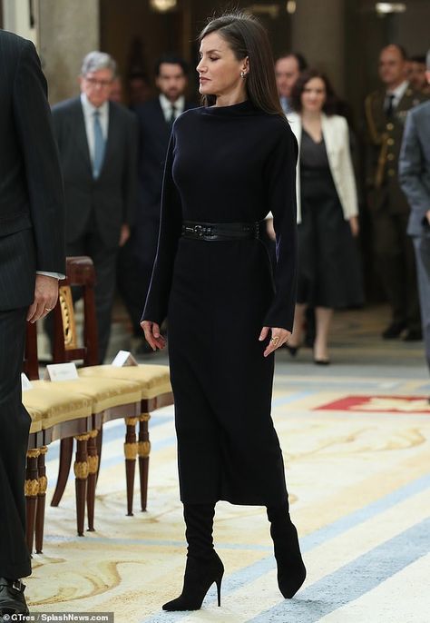 How To Wear A Knit Dress, Queen Letizia Winter Style, Elegant Dramatic Style, Styling Knit Dress, How To Style Knitted Dress, Queen Letizia Style Dresses, Queen Letizia Outfits, Letizia Of Spain Style, Knit Dress Outfit Winter