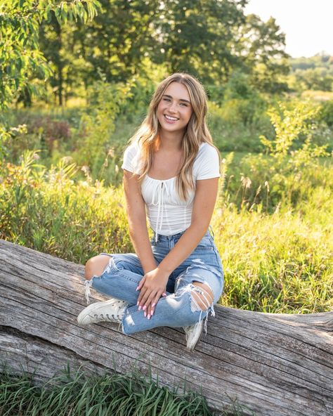 Busy day of consultations here at the studio, as Juniors and their parents plan their Senior photos. ☀️ Summer sunsets are feeling so close again finally! Reminds me of Lexi's session, she had the absolute best light for her session last summer! Feels Like Summer, Busy Day, Senior Photos, The Studio