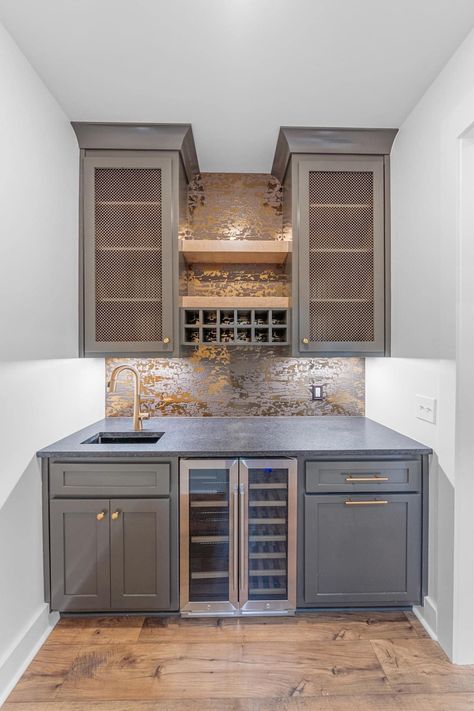 Modern Wet Bar Ideas Basement, Simple Wet Bar, Ikea Wet Bar, Wet Bar Ideas With Sink, Wet Bar Ideas Basement, Pantry Nook, Corner Wet Bar, Coffee Pantry, Bar Area Design