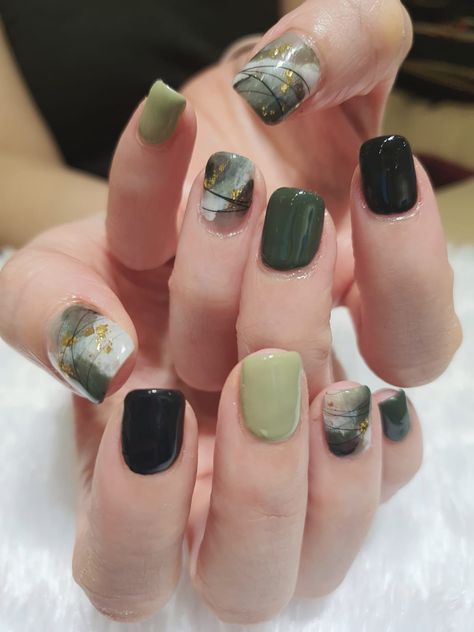 Olive Marble Nails, Olive Nail Art, Nail Art Hijau, Hijau Olive, Olive Nails, Xmas Nail, Black Nail Art, Marble Nail Art, Art Nails