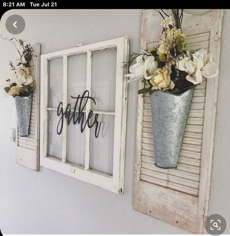 Shutters Repurposed Decor, Old Window Decor, Shutter Wall Decor, Shutter Decor, Farmhouse Designs, Diy Shutters, Window Wall Decor, Family Room Walls, Rustic Window