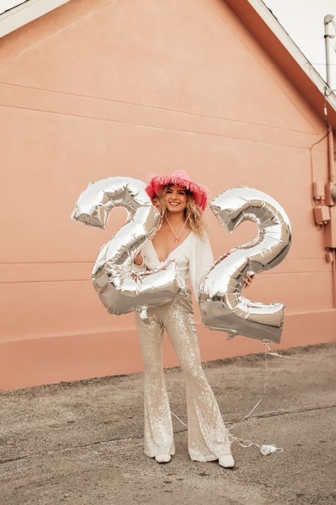 Pink Cowgirl Photoshoot, Disco Cowgirl Photoshoot, Cowgirl Hat Birthday, 22nd Birthday Photoshoot, Pink Cowgirl Aesthetic, Pink Cowgirl Hat, Cowgirl Photoshoot, White Cowgirl Boots, Grad Shoot