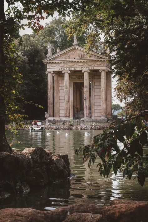 Grecian Architecture, Greek Garden, Body Of Water, Architecture Old, Beautiful Architecture, Ancient Greece, Pretty Places, Art Plastique, Roman Empire