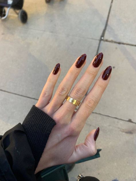 Really Dark Red Nails, Dark Blood Red Nails, Wine Red Nails Almond, Dark Nails Summer, Dark Douyin Nails, Almond Nails Dark Colors, Deep Maroon Nails, Red Nails Dark, Unghie Sfumate