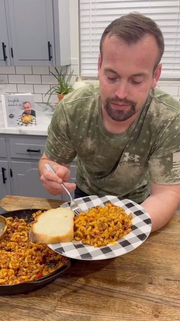 Midwest Cooking, Recipes With 1lb Ground Beef, Luke Brown, Hamburger Recipe, Recipes Using Ground Beef, American Goulash, 2023 Recipes, Ground Beef Dishes, Shredded Cheddar Cheese