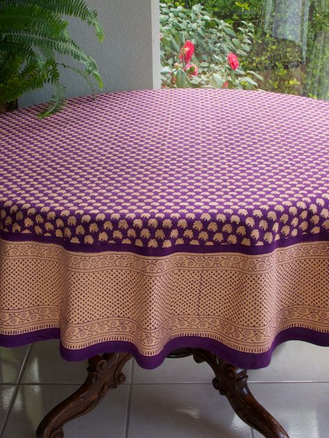 Christmas Table Decoration in Jewel Tones - Purple Moon Rukavat Ideas, Old Silk Saree Reuse Ideas, Wedding Carpets, Old Saree Reuse Ideas, Dresses From Old Sarees, Round Table Cloths, Saree Reuse, Bed Cot, Bed Cover Design