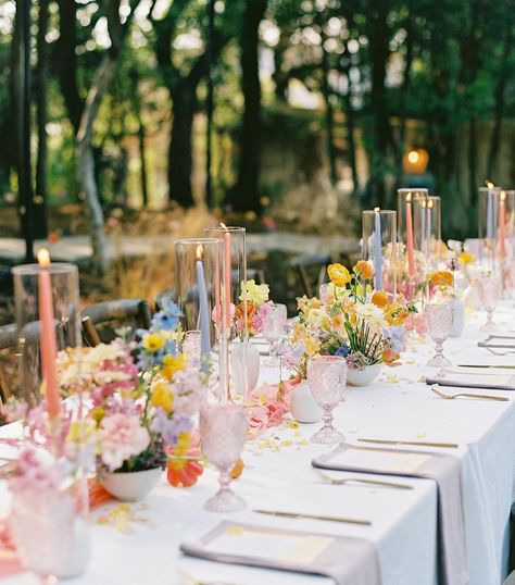 Long Table Decorations, Colorful Spring Wedding, Wedding Head Table, Wildflower Wedding Theme, Garden Wedding Centerpieces, Pastel Wedding Flowers, Head Table Wedding, Sweetheart Table Wedding, Summer Wedding Decorations