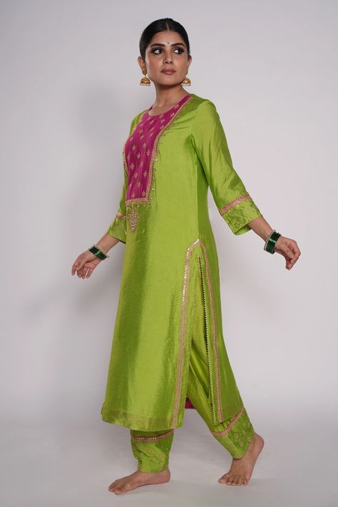 Pajamas Green, Cutwork Lace, Kurta For Women, Indian Designer Suits, Latest Dress Design, Kurta Style, Salwar Designs, Indian Look, Embroidered Pants