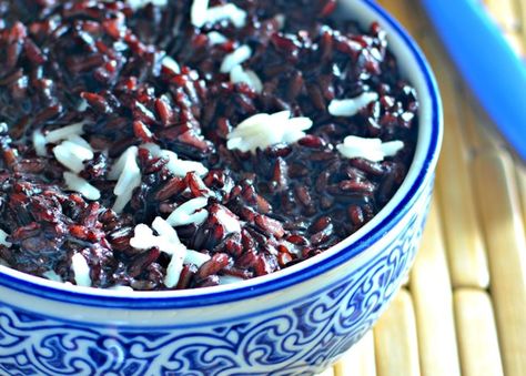 Black Rice Recipes, Black Rice Recipe, Black Rice Pudding, Black Rice Salad, Forbidden Rice, Rice Pudding Recipe, Thai Dessert, Black Rice, Glutinous Rice