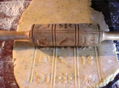 Cookie Recipe For Embossed Rolling Pin, Rolling Pin Cookies, Bavarian Christmas, Hot Chocolate Cookies Cups, Holiday Candy Recipes, Egg Free Cookies, German Christmas Cookies, Molasses Cookies Recipe, Cookie Recipes Oatmeal Raisin