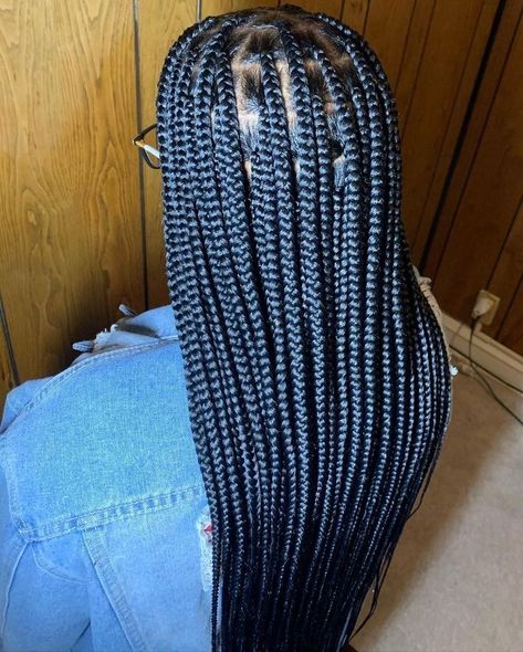 Small Knotless Braids, Small Knotless, Knotless Box Braids, Big Box Braids Hairstyles, Feed In Braids Hairstyles, African Hair Braiding Styles, Box Braids Hairstyles For Black Women, Braids Hairstyles Pictures, Box Braids Styling