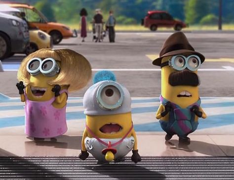 Minions Friends, Minion Humour, 3 Minions, Minion Characters, Despicable Minions, Minion Banana, Minion Movie, Minion Pictures, Minions Love