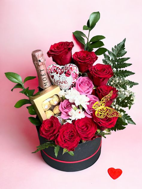 Valentine Gifts With Flowers, Birthday Arrangements Gift Ideas, Valentines Roses Bouquet Ideas, Valentine Gifts Flowers, Valentines Arrangements, Valentines Day Bouquet, Wine Gift Box Ideas, General Gift Ideas, Roses Bouquet Gift