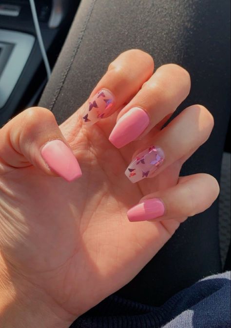 Cute Pink Acrylic Nails Almond, Simple Short Nail Designs Butterfly, Pink Butterfly Nails Short, Simple Pink Nail Ideas, Butterfly Acrylic Nails, Pink Butterfly Nails, Faded Nails, Disney Acrylic Nails, Aqua Nails