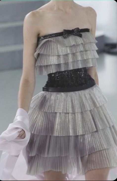 Chanel Haute Couture Details, Vestidos Chanel, Short Fancy Dresses, Chanel Fall 2014, Look Gatsby, Chanel Details, Runway Fashion Couture, Chanel Dress, Chanel Couture