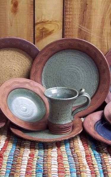 Western Dinnerware, Rustic Dining Room Table, Rustic Dinnerware, Plates And Cups, Rustic Dining Room, Stoneware Dinnerware, Lodge Decor, Western Home Decor, Red Clay