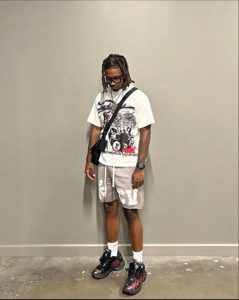 Graphic Shorts Outfit Men, Male Astethic, Cargo Shorts Men Outfits, Balenciaga Runners Outfit, Men Astethic, Outfit Ideas Men Casual, Aesthetic Outfits Male, Nba Fits, Mens Aesthetic Fashion