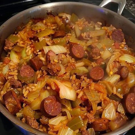 Cabbage Jambalaya, Cajun Cabbage, Homemade Chili Beans, Apple Salad Recipes, Cabbage And Sausage, Cajun Dishes, Martha Stewart Recipes, Baked Ribs, Jambalaya Recipe