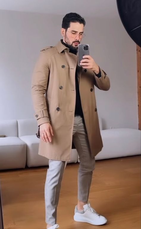 Camel Coat Men, Beige Trench Coat Outfit, Fashion Infographic, Dress Tips, Khaki Coat, Mens Business Casual Outfits, Trench Coat Outfit, Beige Trench Coat, Color Combinations For Clothes