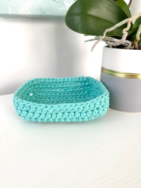 Free Crochet Pattern - Small Trinket Basket - Crochet Happens Crochet Trinket Tray Free Pattern, Small Crochet Basket Pattern Free, Crochet Trinket Dish Free Pattern, Crochet Trinket Dish, Crochet Mini Basket, Crocheted Basket, Crochet Basket Pattern Free, Cute Diy Projects, Basket Crochet