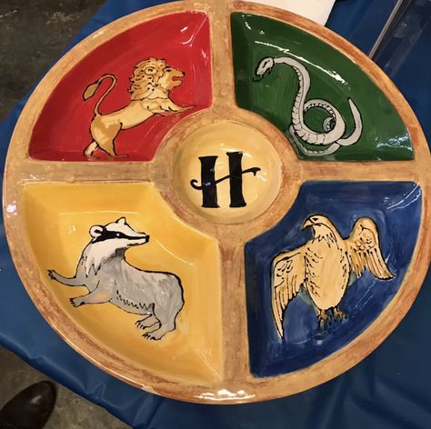 Pottery Painting Harry Potter, Air Dry Clay Harry Potter, Harry Potter Clay Art, Harry Potter Ceramics Ideas, Harry Potter Ceramics, Harry Potter Clay Ideas, Ceramica Aesthetic, Harry Potter Pottery, Easy Clay Sculptures