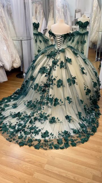 Quince Dresses With Capes, Quinceanera Dresses With Cape And Hood, Quince Dress Sleeves, White And Green Quinceanera Dresses, 15 Dresses Quinceanera Green, Olive Green Quinceanera Dresses, Quice Dresses, Quinceanera Dresses With Sleeves, Emerald Quinceanera Dress