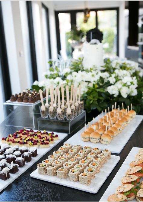 Food Display Ideas, Baby Shower Food Easy, Breakfast Brunch Party, Baby Shower Food For Girl, Rebecca Judd, Decoration Buffet, Catering Food Displays, Child Nutrition, Food Bars