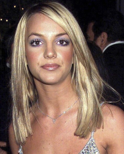 Old Makeup Looks 90s, 2010 Makeup Looks, 90s Make Up Look, Early 2000s Makeup Trends, 2005 Makeup, 2000s Makeup Trends, Cheerleader Makeup, Early 2000s Makeup, 00s Makeup