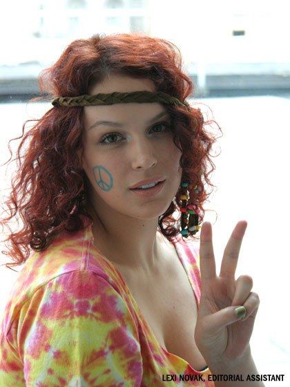 Makeup Hippie, Easy Halloween Ideas, Power Makeup, Hippie Makeup, Hippie Costume Halloween, Vampire Costumes, 70s Costume, Hippie Halloween, Top Makeup