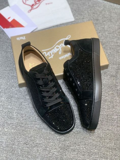 Christian Louboutin Flats, Pretty Shoes, Flats Top, New Shoes, All Black Sneakers, Me Too Shoes, Top Sneakers, Christian Louboutin, Shoes Mens