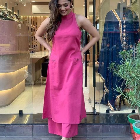 Sleeveless Kurti, Full Flared Skirt, A Line Kurti, Simple Kurta Designs, Cotton Kurti Designs, Kurti Collection, Casual Day Outfits, Pink Colour, Suit Designs