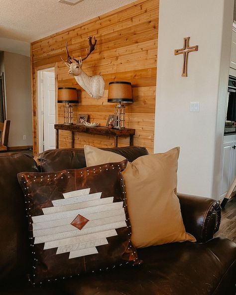 Western living room inspo✨ Found this cowhide ottoman on Facebook market place a few weeks back & my husband ended up getting it for me❤️… | Instagram Leather Pillows, Western Ideas, Western Living Room, Cowhide Ottoman, Western Bedroom Decor, Western Bedroom, Bachelorette Pad, Living Room Update, Western Homes