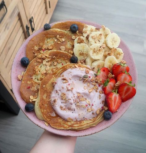 Pancake Banana, Fluffiest Pancakes, Gluten Free London, Healthy Pancake, Almond Yogurt, Pancake Toppings, Strawberry Almond, Strawberries Blueberries, Pancake Stack