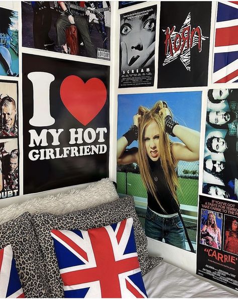 2000s Aesthetic Room Decor, 2000s Bedroom Aesthetic Grunge, 2000s Room Aesthetic Grunge, 2000s Emo Room, 2000s Room Ideas, 2000s Room Aesthetic, 2000s Bedroom Aesthetic, 2000s Room Decor, 2000s Bedroom