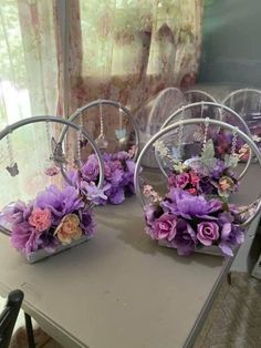 Centerpieces Quince, Diy Floral Hoop, Floral Hoop Wedding, Purple Quinceanera Theme, Butterfly Sweet 16, Quince Centerpieces, Centerpieces Quinceanera, Purple Quinceanera, Quinceanera Theme