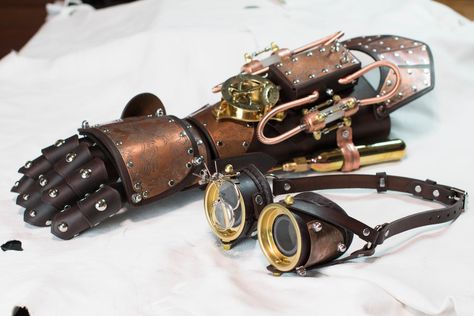 Steampunk Gauntlet, Steampunk Fancy Dress, Sherlock Cosplay, Steampunk Armor, Steampunk Items, Steampunk Men, Steampunk Tendencies, Steampunk Crafts, Steampunk Dress