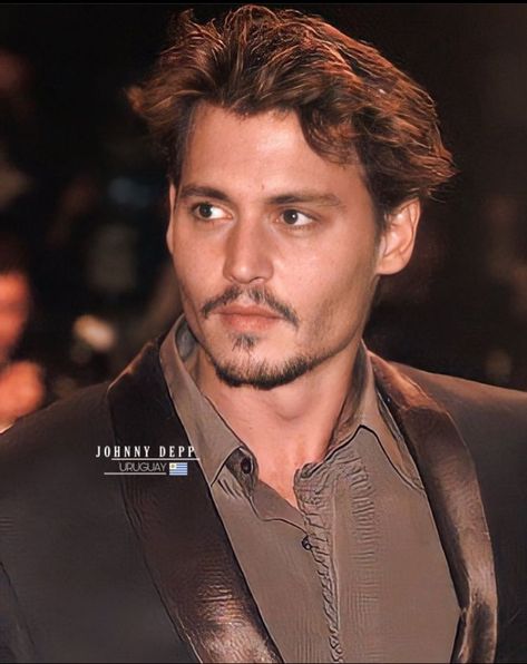 Early 2000 Hairstyles, Johnny Depp Haircut, 2000 Hairstyles, Johnny Depp Hairstyle, Johnny Depp Images, Johnny Depp And Amber, Men's Facial Hair, Young Johnny Depp, Johnny Depp Pictures