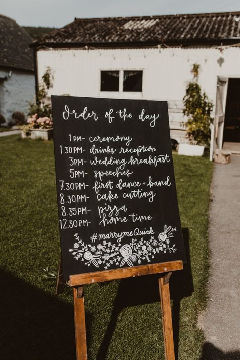 Diy Wedding Chalkboard Signs, Wedding Welcome Sign Chalkboard Diy, Diy Wedding Schedule Sign, Wedding Chalk Board, Chalk Wedding Signs, Diy Order Of The Day Wedding, Order Of The Day Wedding Sign, Pampas Grass Table Decor, Wedding Cake Acrylic