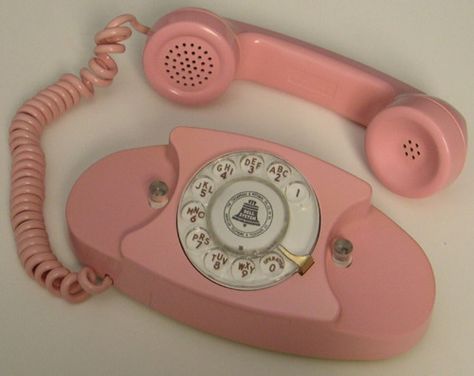 vintage pink telephone Princess Phone, Telephone Vintage, Rotary Phone, Vintage Phones, Vintage Telephone, Old Phone, Vintage Memory, Everything Pink, Telephones