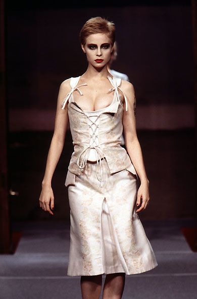 #VivienneWestwood #Spring1996RTW #Runway #Fashionshow Nina Brosh 90s, Nina Brosh, 90s Catalog, Fame Dr Dresses, Vivienne Westwood Vintage, Vivienne Westwood Fashion, Vivian Westwood, Dr Dresses, Vintage Vivienne Westwood