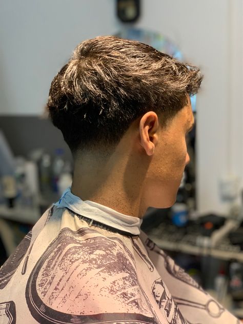 Taper Fade Straight Hair Men, Haircut For Short Hair Men, Burst Fade Straight Hair, Mexican Hairstyles Men, Taper Fade Alto, Mid Taper Fade, Fade Long On Top, Trending Mens Haircuts, High Taper Fade