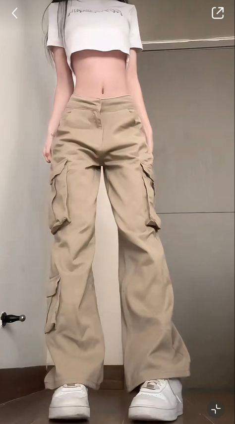 Cargo Pant Outfit, Korean Fashion Women Dresses, Baggy Cargo Jeans, Baggy Cargo Pants, Cargo Pants Outfit, Cute Pants, Pants With Pockets, Pants Casual, Jeans For Women