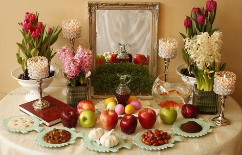 Turmeric & Saffron: Nowruz - Persian New Year 2015 Norouz Ideas, Haftsin Design, Haft Sin Decoration, Haftsin Ideas, Nowruz Crafts, Norooz Design, Nowruz Table, Iranian New Year, Haft Seen