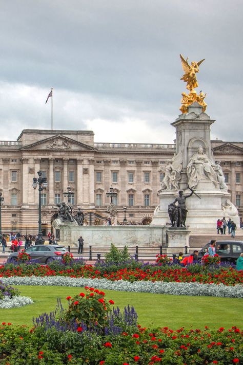 Ratu Elizabeth, British Aesthetic, Buckingham Palace London, London Queen, London Girl, London Dreams, Palace London, Official Residence, Neoclassical Architecture